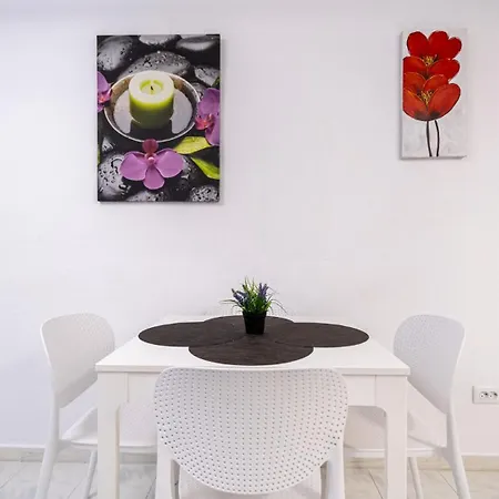 Calle Pedro Lorca Spacious Near Del Cura , Seafront With Many Reastoraunts, Supermarket Masymas And Pharmacy 24h Apartmán